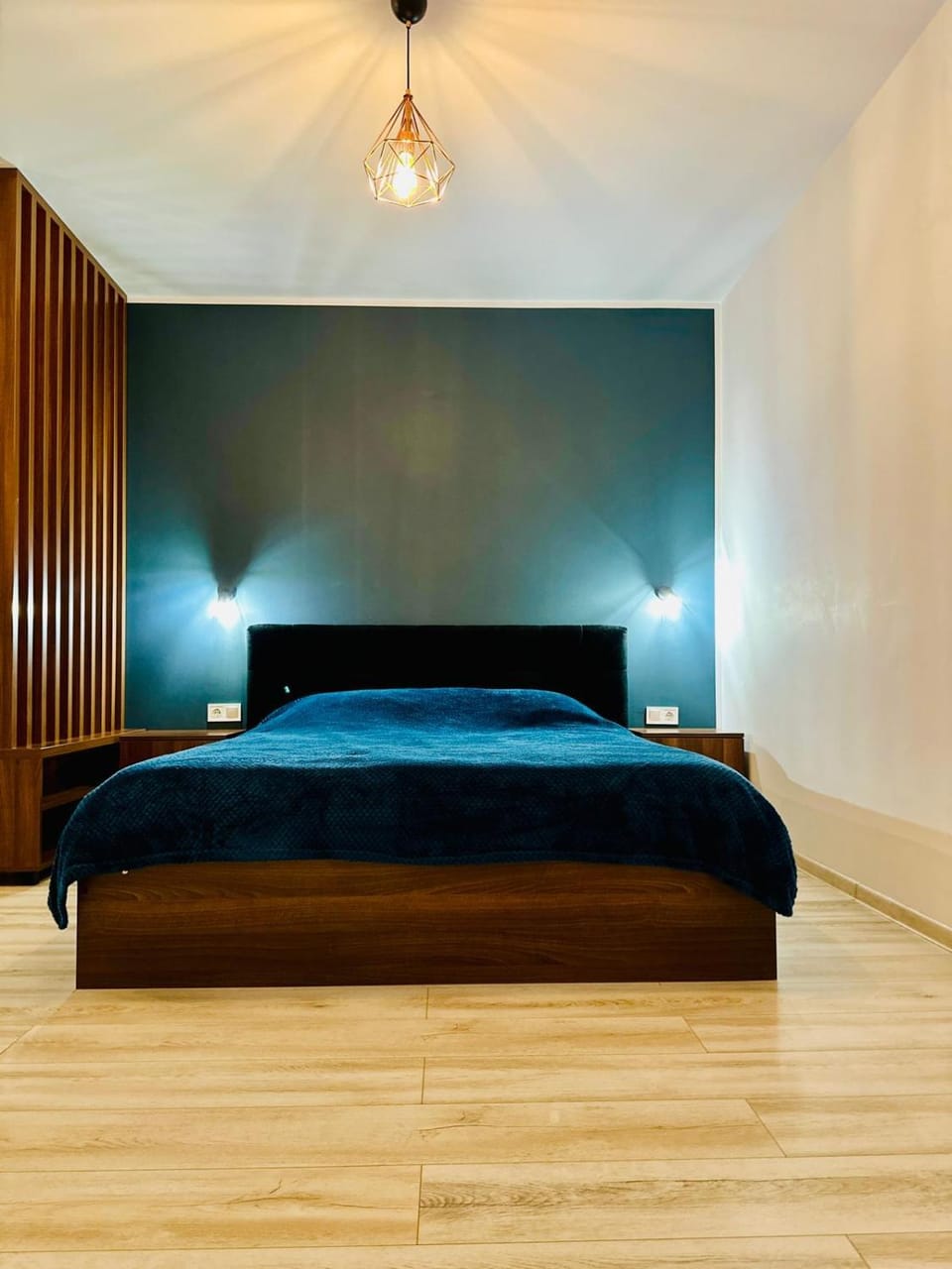 Communal lounge/ TV room, Bed, TV and multimedia, Photo of the whole room, Bedroom