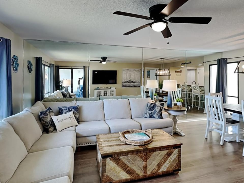 TV and multimedia, Living room, Seating area, Dining area, furniture