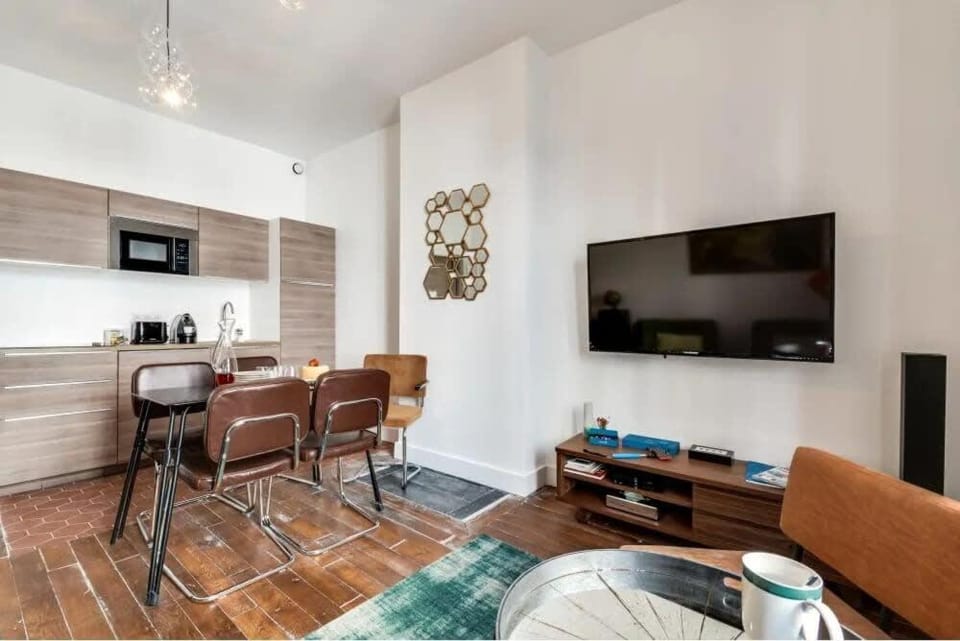 Renovated 2BD next to Jardins du Luxembourg Apartment in Paris
