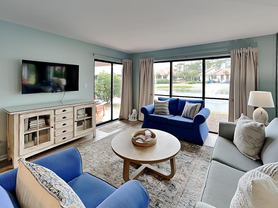 TV and multimedia, Living room, Seating area, furniture