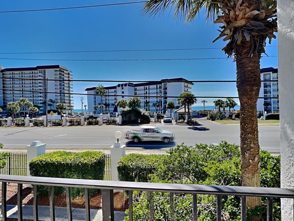 Neighbourhood, Sea view