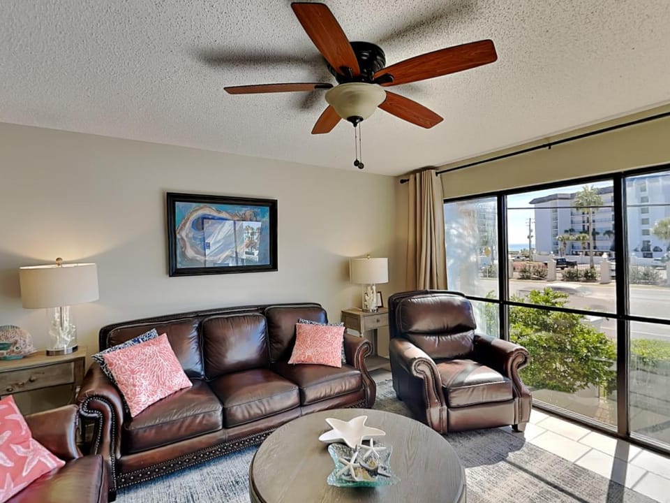 Living room, Seating area, furniture