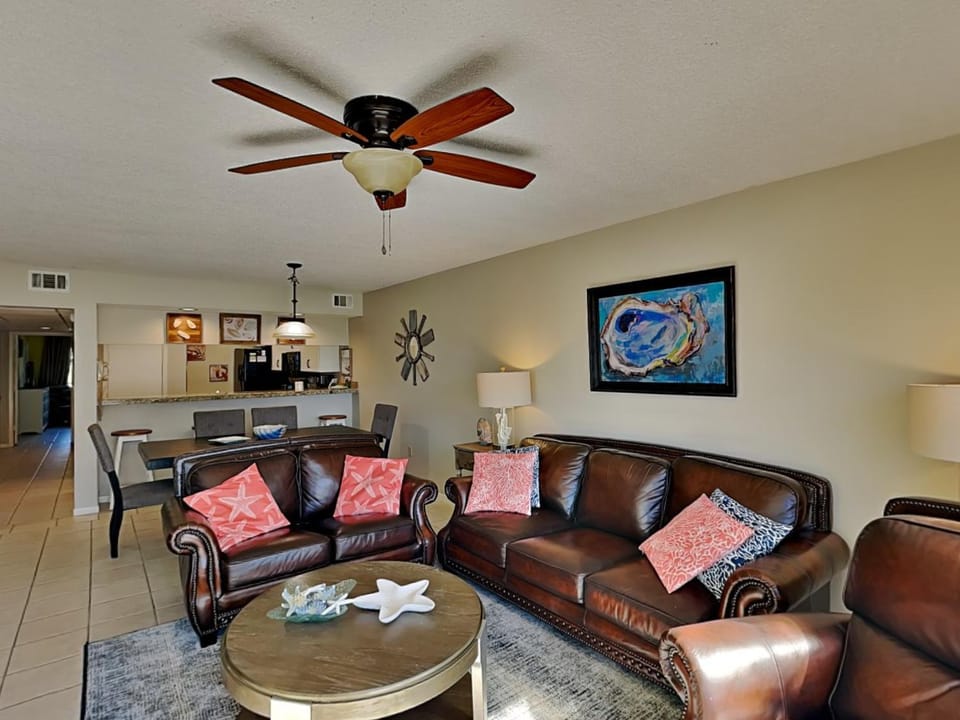 Kitchen or kitchenette, Living room, Seating area, Dining area, furniture