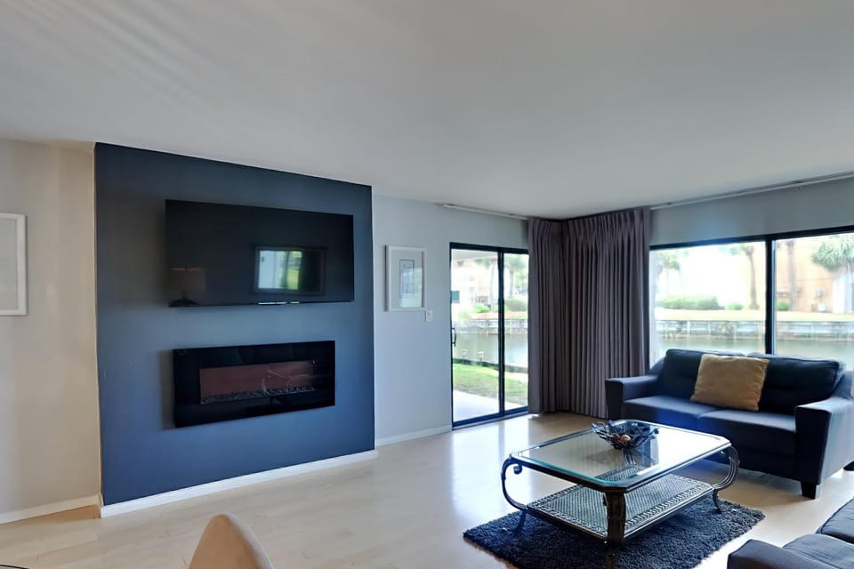 Garden, TV and multimedia, Balcony/Terrace, Living room, Seating area, fireplace, furniture