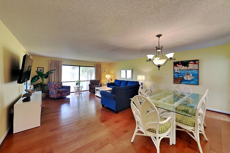 TV and multimedia, Living room, Seating area, Dining area, furniture