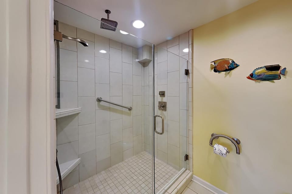 Shower, Bathroom, Facility for disabled guests