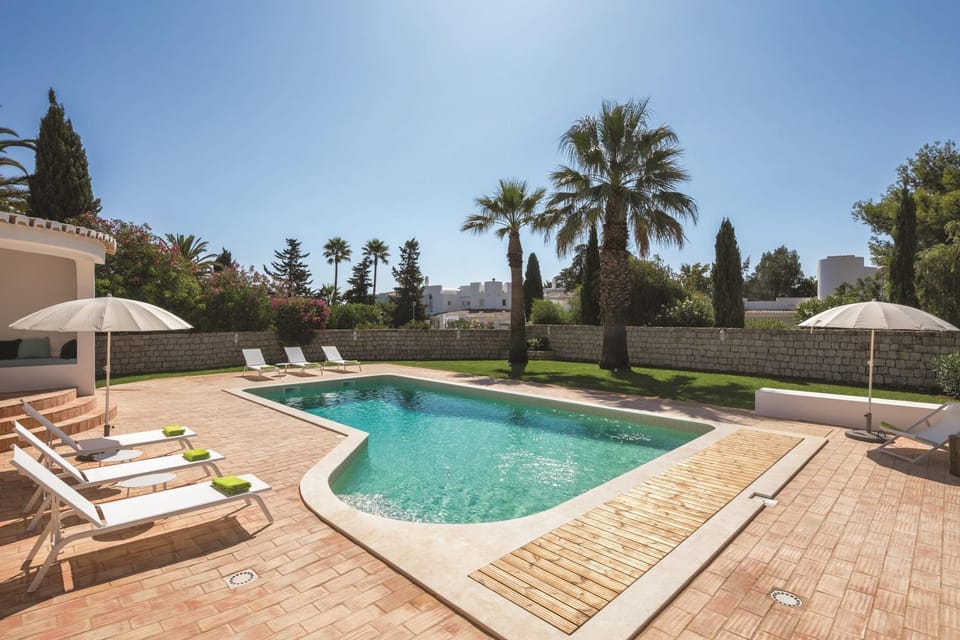 Patio, Day, Natural landscape, Garden, Garden view, Pool view, Swimming pool, Swimming pool, sunbed