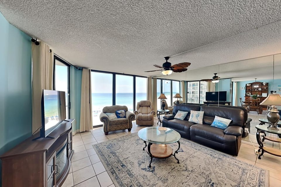 TV and multimedia, Living room, Seating area, Sea view, furniture