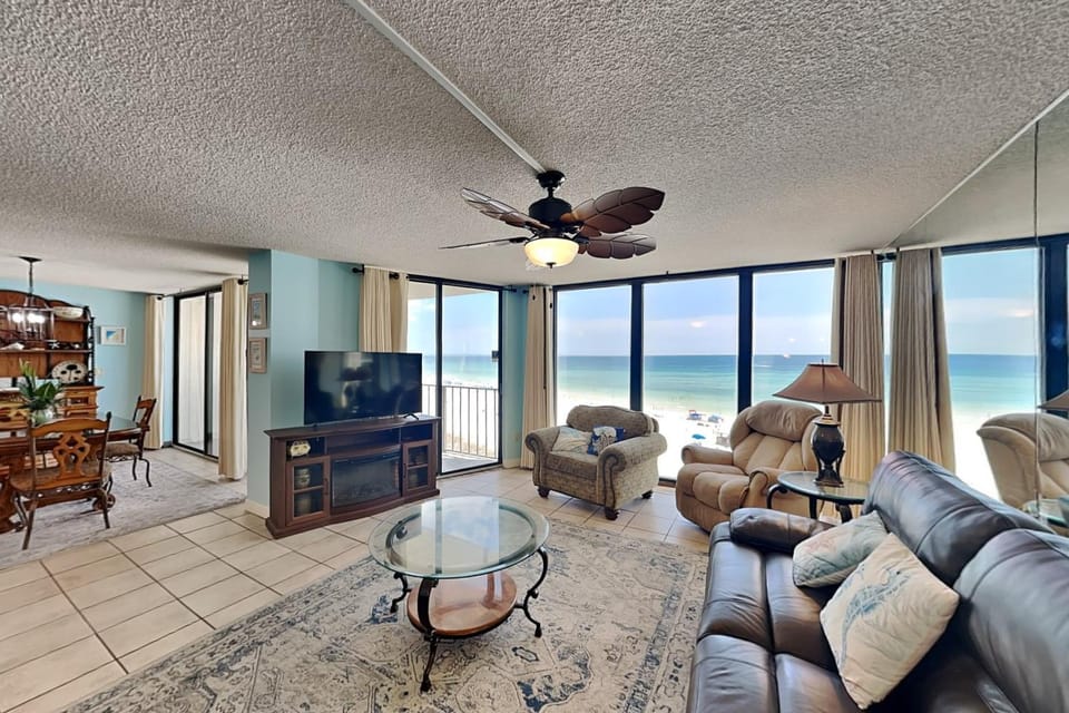 TV and multimedia, Balcony/Terrace, Living room, Seating area, Beach, Sea view, furniture