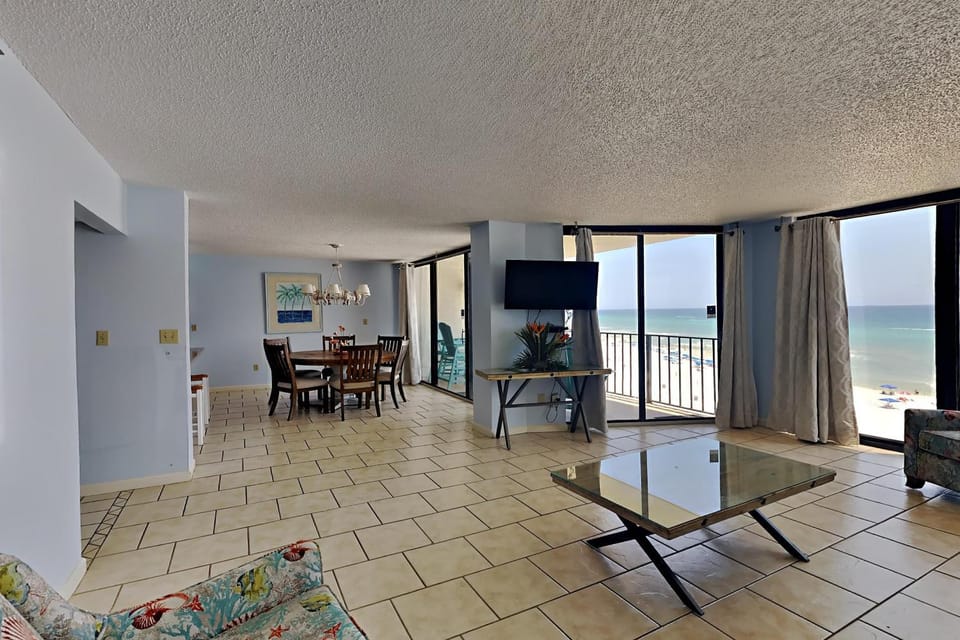 TV and multimedia, View (from property/room), Balcony/Terrace, Living room, Seating area, Dining area, Sea view, furniture
