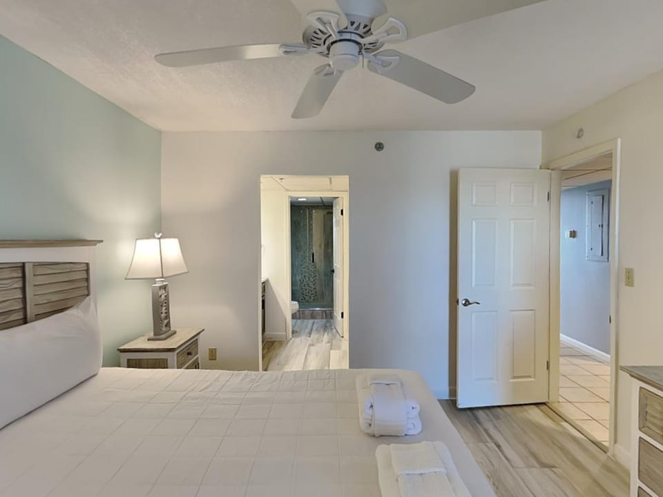 Shower, Bed, Bathroom, Bedroom, towels