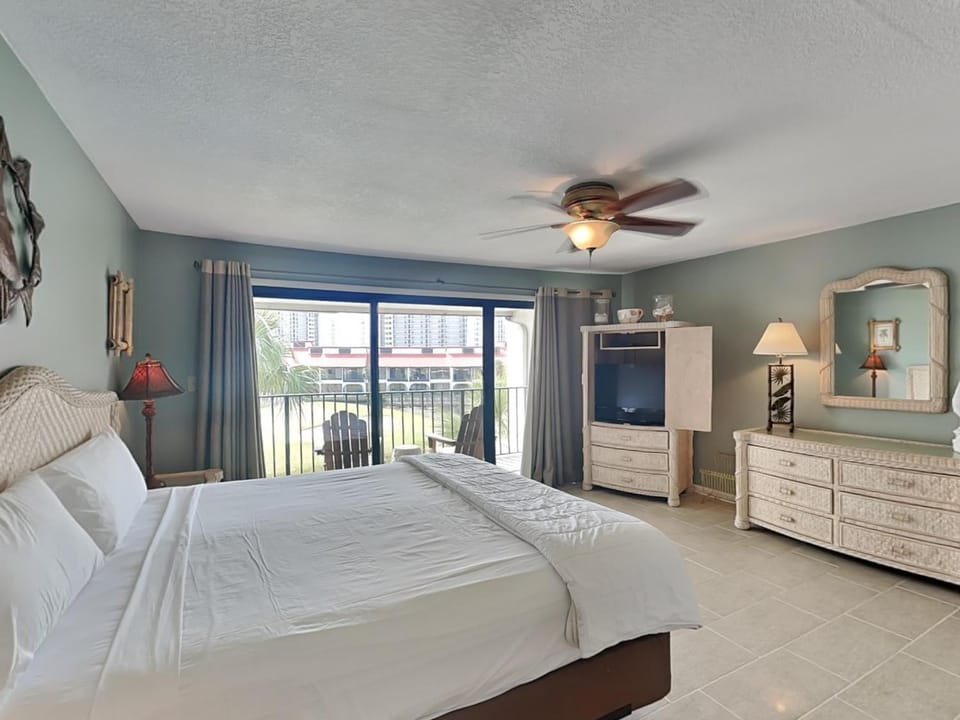 Bed, TV and multimedia, Balcony/Terrace, Bedroom, furniture, wardrobe