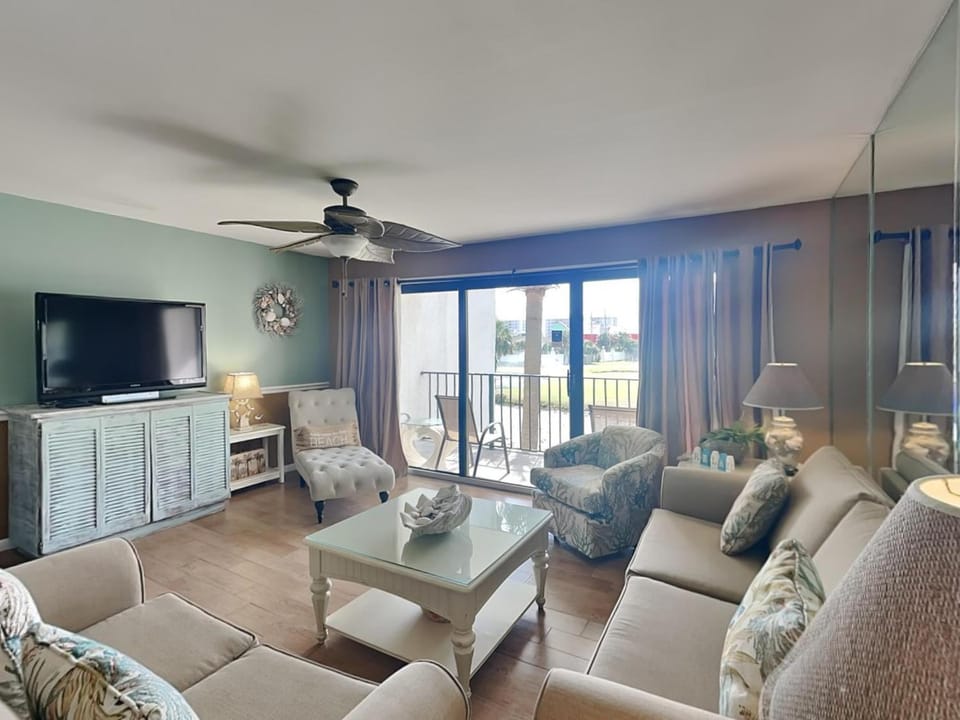 TV and multimedia, View (from property/room), Balcony/Terrace, Living room, Seating area, Sea view
