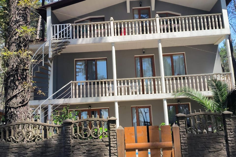 4 Bed Villa-Sleeps 8-Parking-Garden-Sea View Villa in Georgia