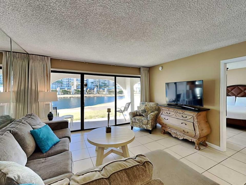 TV and multimedia, View (from property/room), Living room, Seating area, Lake view, furniture