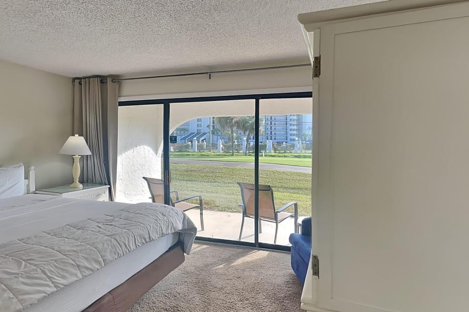 Patio, Bed, Balcony/Terrace, Bedroom, City view, Garden view