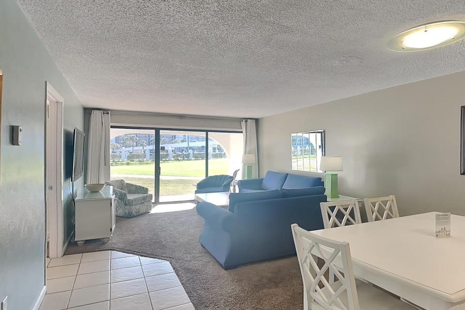 TV and multimedia, Balcony/Terrace, Living room, Seating area, Dining area, furniture
