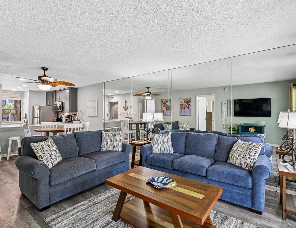 TV and multimedia, Living room, Seating area, Dining area, furniture, microwave