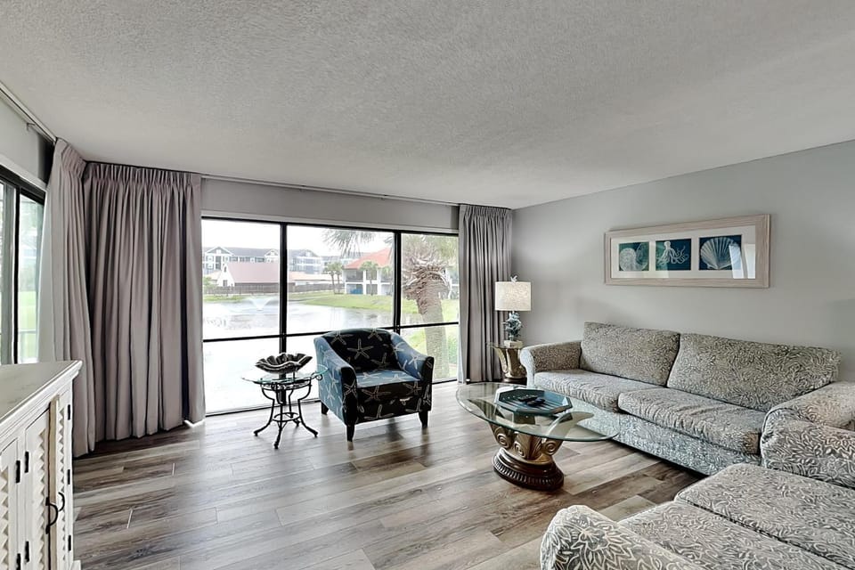 Neighbourhood, Living room, Seating area, Quiet street view, furniture