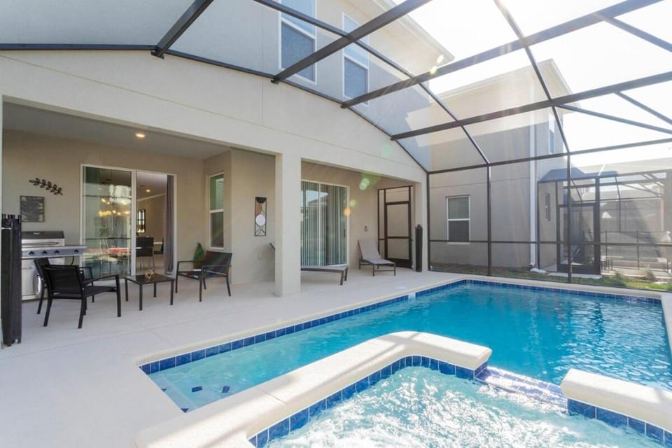 Pool view, Family
