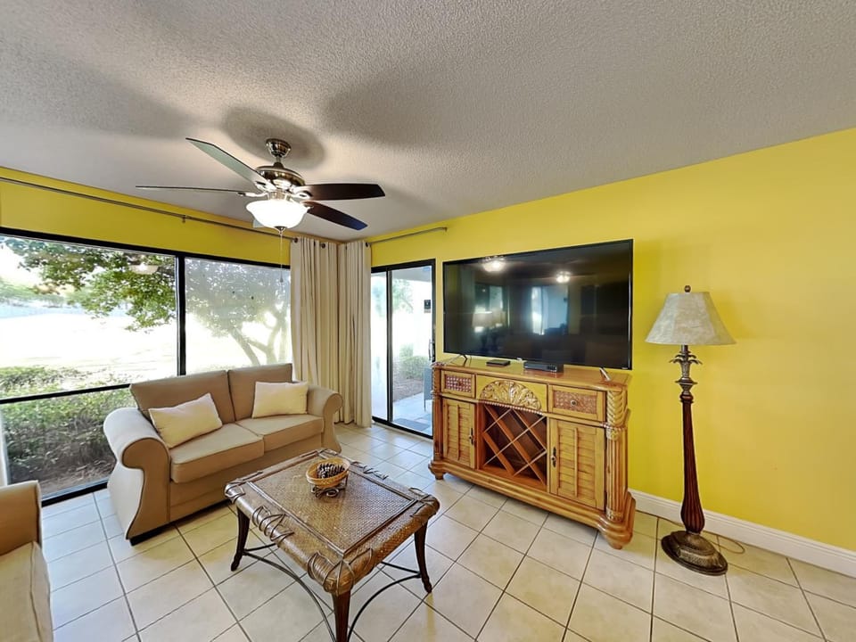 TV and multimedia, Living room, Seating area, furniture