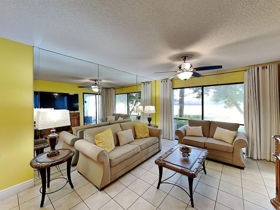TV and multimedia, Living room, Seating area, furniture