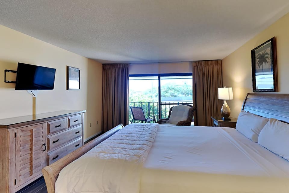Bed, TV and multimedia, Balcony/Terrace, Bedroom, furniture