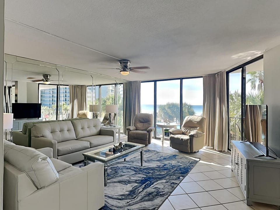 TV and multimedia, Balcony/Terrace, Living room, Seating area, Sea view, furniture