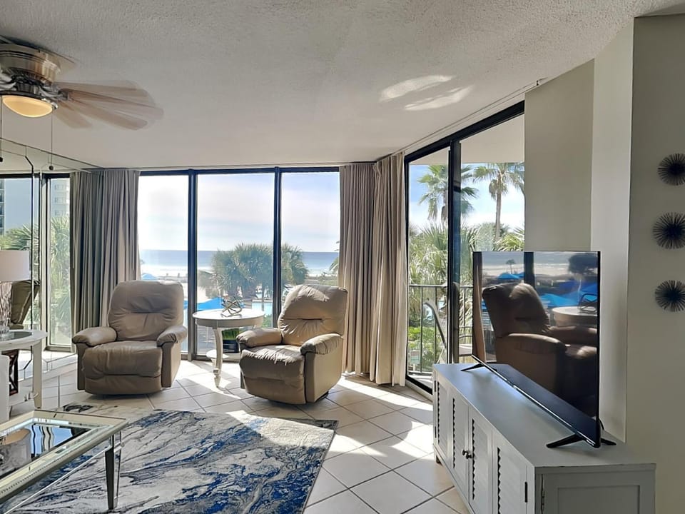 TV and multimedia, Balcony/Terrace, Living room, Seating area, Pool view, Sea view