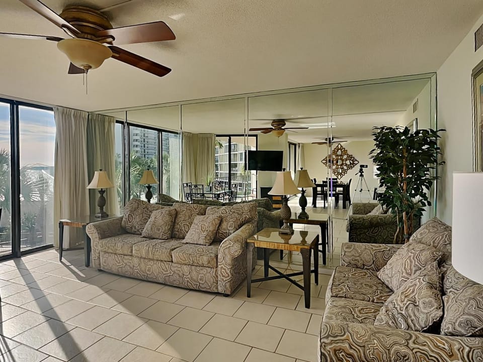 TV and multimedia, Balcony/Terrace, Living room, Seating area, City view, furniture
