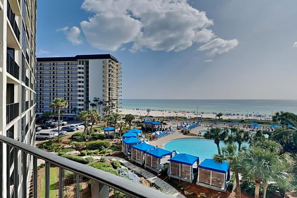 Property building, Balcony/Terrace, Beach, Pool view, Sea view, Swimming pool, Parking