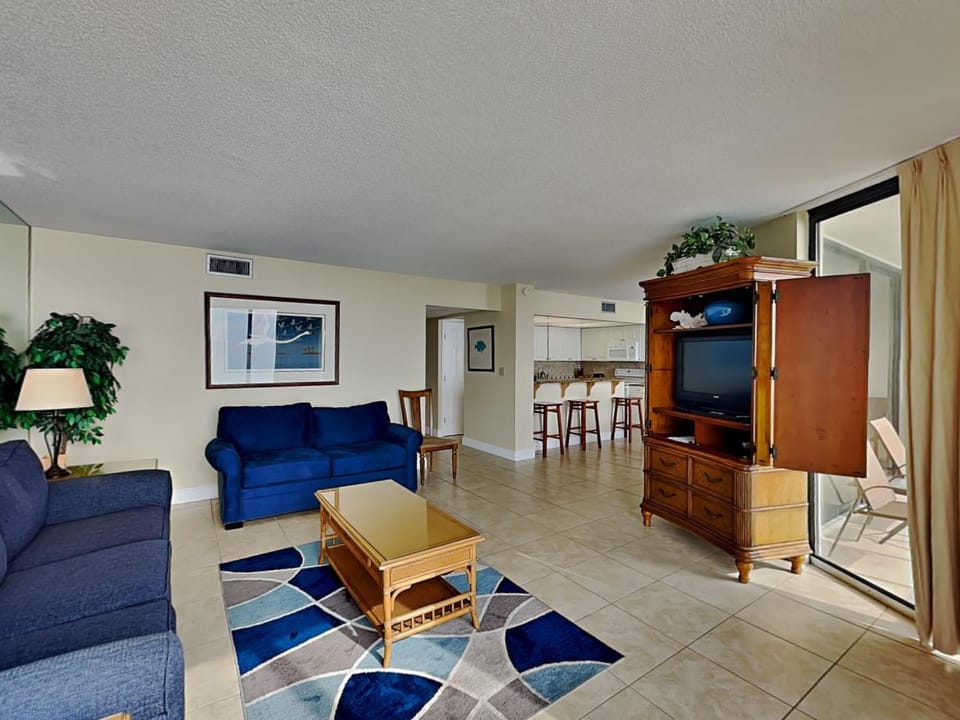 TV and multimedia, Living room, Seating area, furniture, air conditioner