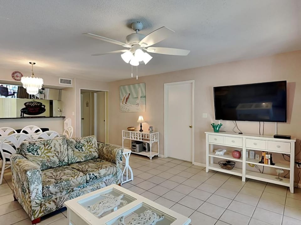TV and multimedia, Living room, Seating area, furniture, air conditioner