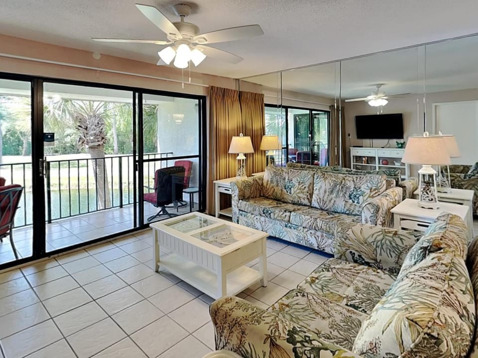 Garden, TV and multimedia, Balcony/Terrace, Living room, Seating area, furniture