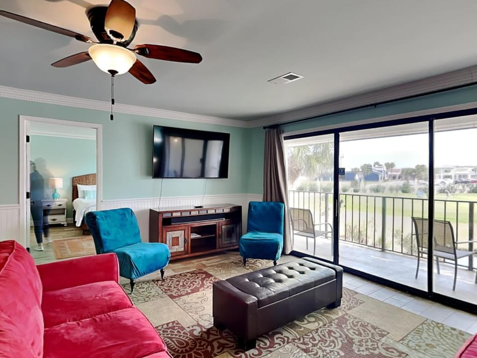 TV and multimedia, Balcony/Terrace, Living room, Seating area, Bedroom, Garden view, furniture