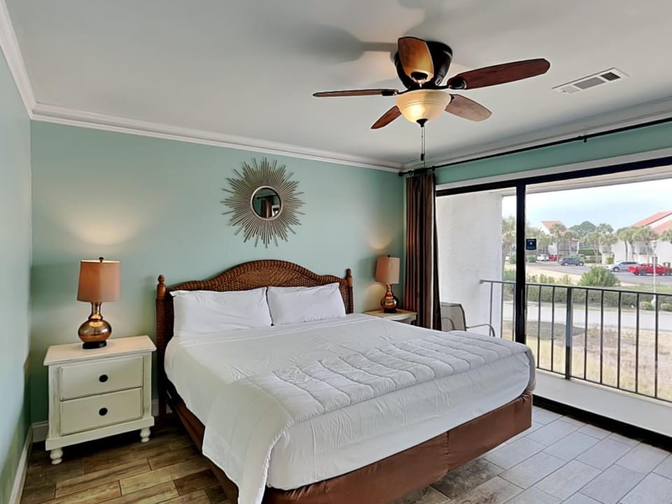 Bed, Balcony/Terrace, Seating area, Bedroom, furniture