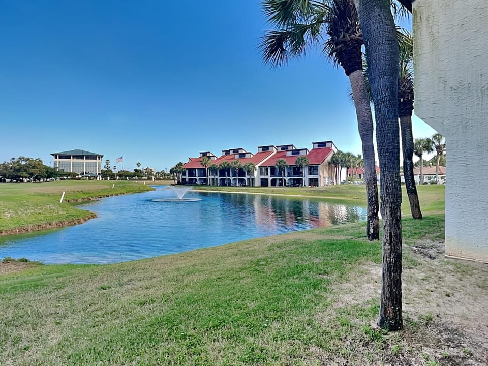Property building, Natural landscape, Garden, Lake view