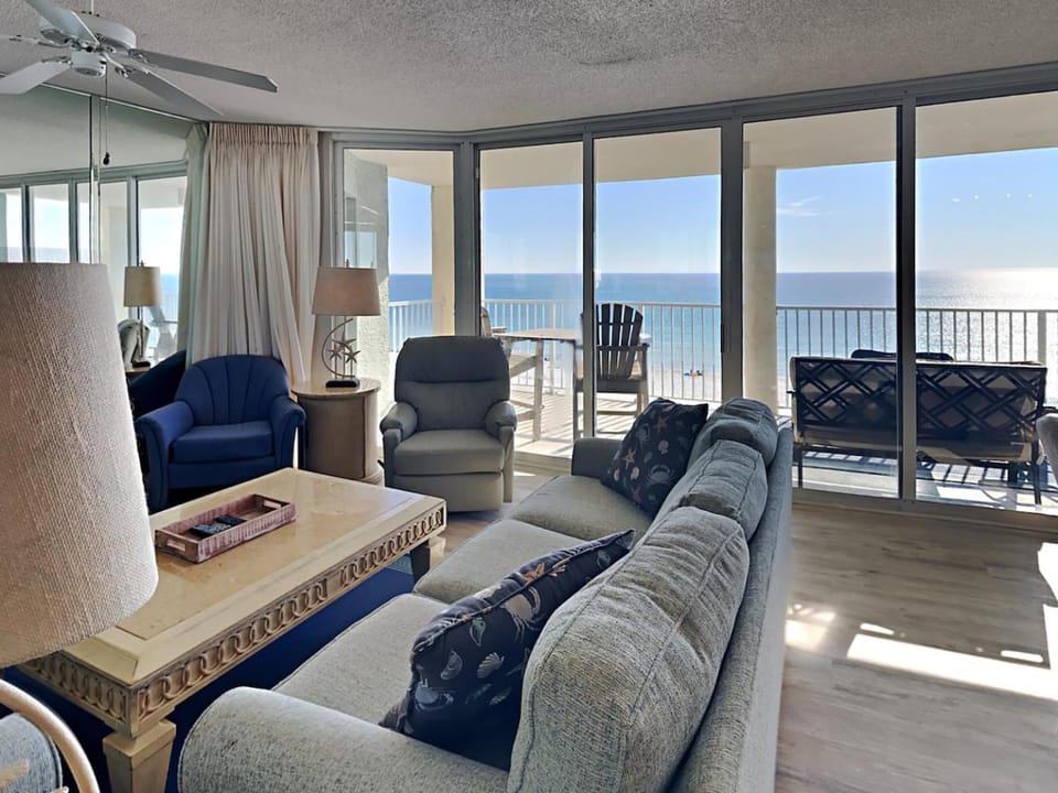 Balcony/Terrace, Living room, Seating area, Sea view, furniture