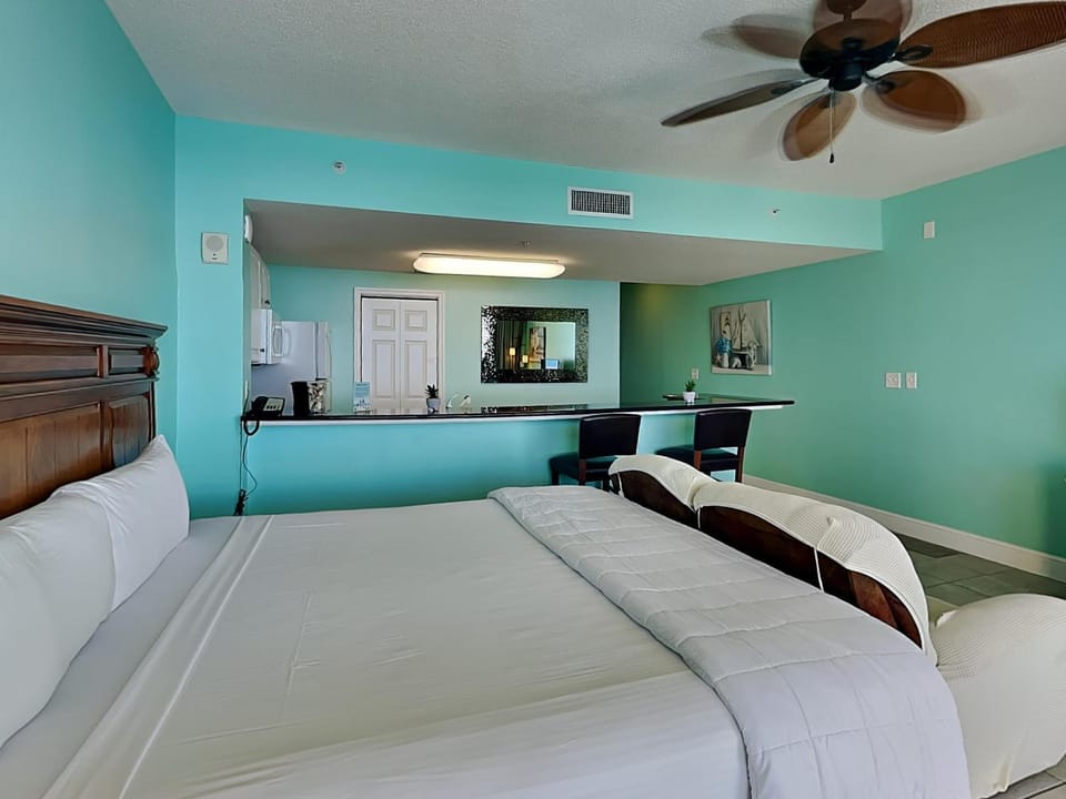 Bed, Seating area, Bedroom, furniture, air conditioner