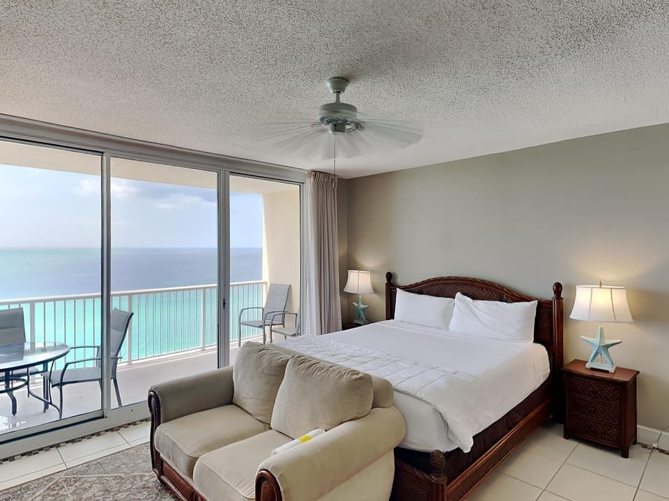 Bed, Balcony/Terrace, Seating area, Bedroom, Sea view, furniture