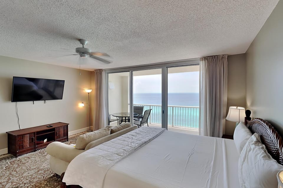 Bed, TV and multimedia, Balcony/Terrace, Seating area, Bedroom, Sea view, furniture