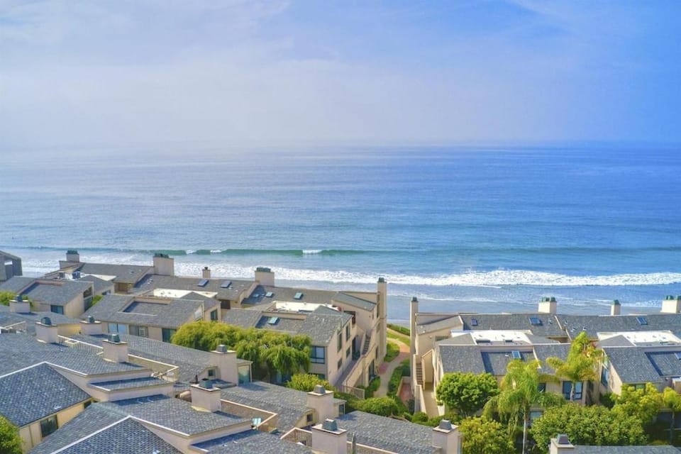 Oceanfront Luxury, Fully Remodeled, Five-Star Apartment in Solana Beach