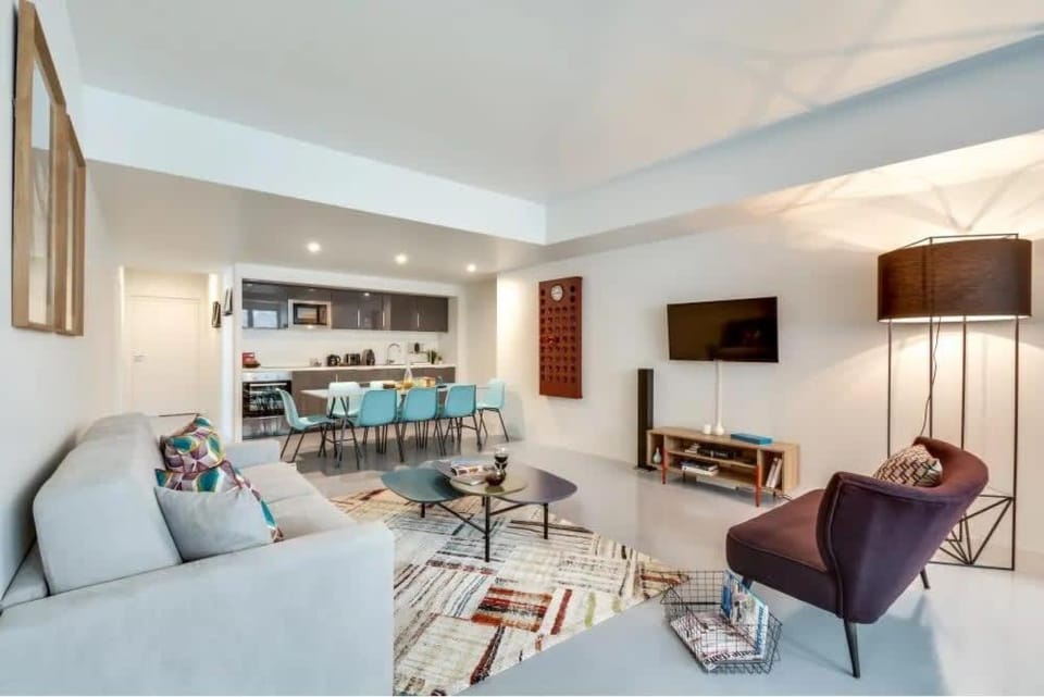 Modern and bright 2BD for 11 guests in Le Marais! Apartment in Paris