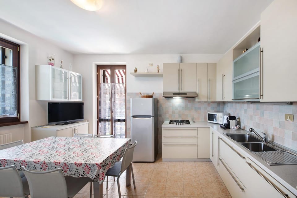 Property building, Kitchen or kitchenette, Living room
