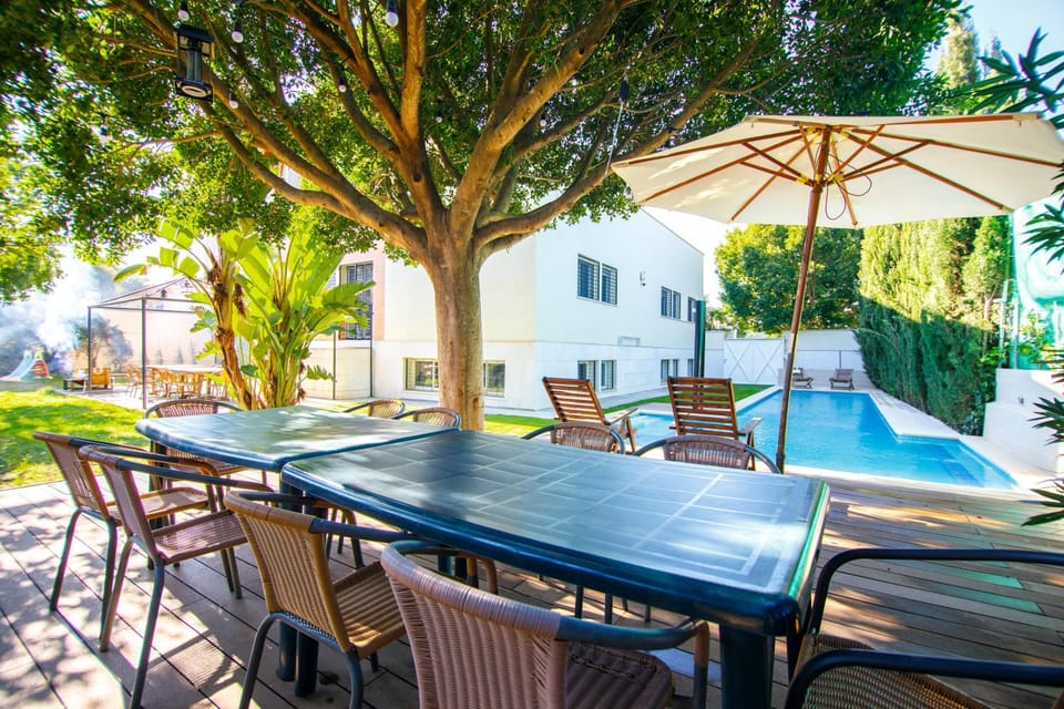 Day, Garden, Dining area, Garden view, Pool view, Swimming pool, sunbed