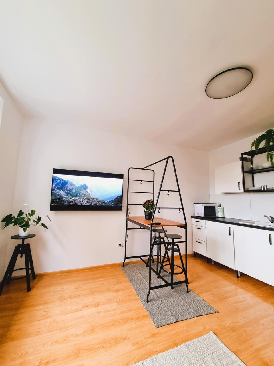 TV and multimedia, Kitchen or kitchenette, Dining area