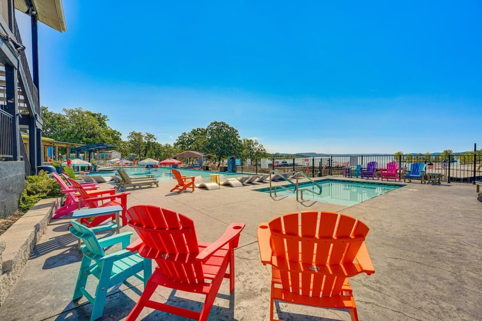 2 Mi to Silver Dollar City: Lakefront Branson Gem! House in Indian Point