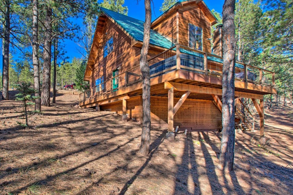 Family Cabin w/ Hot Tub: 1 Mi to Angel Fire Resort Cabin in Angel Fire