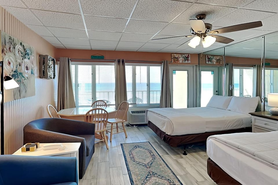 Bed, Balcony/Terrace, Seating area, Bedroom, Sea view, furniture, air conditioner