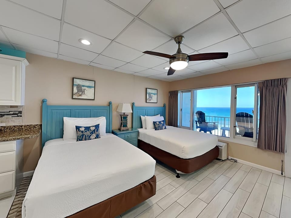 Bed, View (from property/room), Balcony/Terrace, Bedroom, Sea view